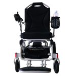 ⁦כסא גלגלים חשמלי מתקפל עם גב ורגלית מתכוננים, 2 סוללות ליתיום 6AH מאושרי טיסה ועד 180 ק"ג נשיאה | דגם D26 של המותג JBH⁩ – תמונה ⁦4⁩